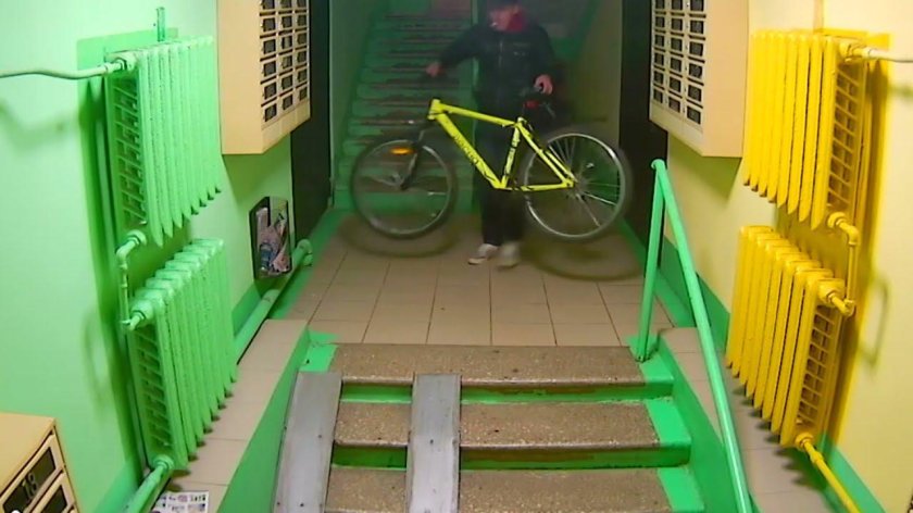 Решетка для велосипедов в подъезде