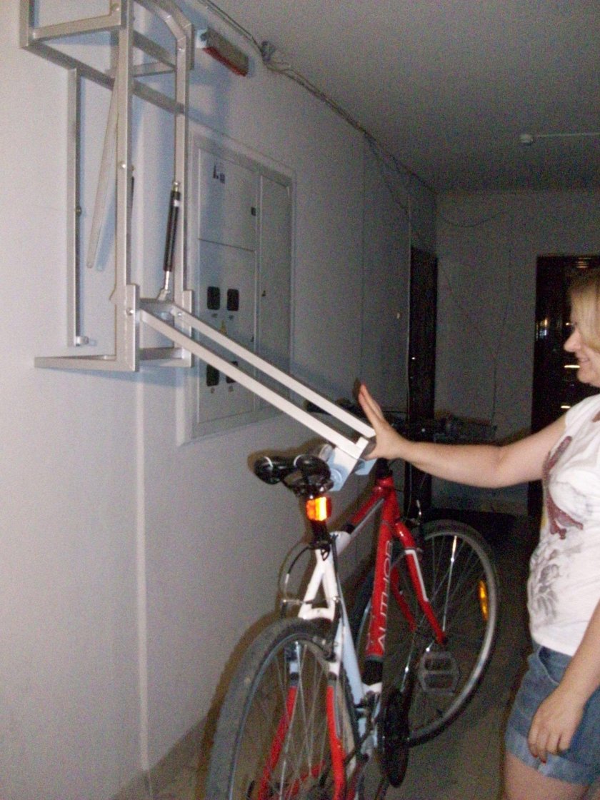 Крепление для велосипеда в подъезде