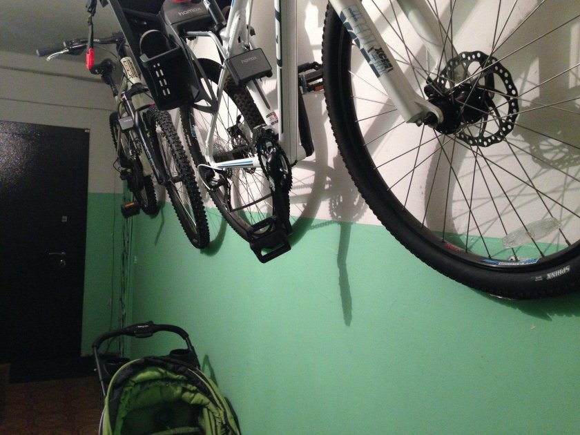 Крепление для велосипеда в подъезде