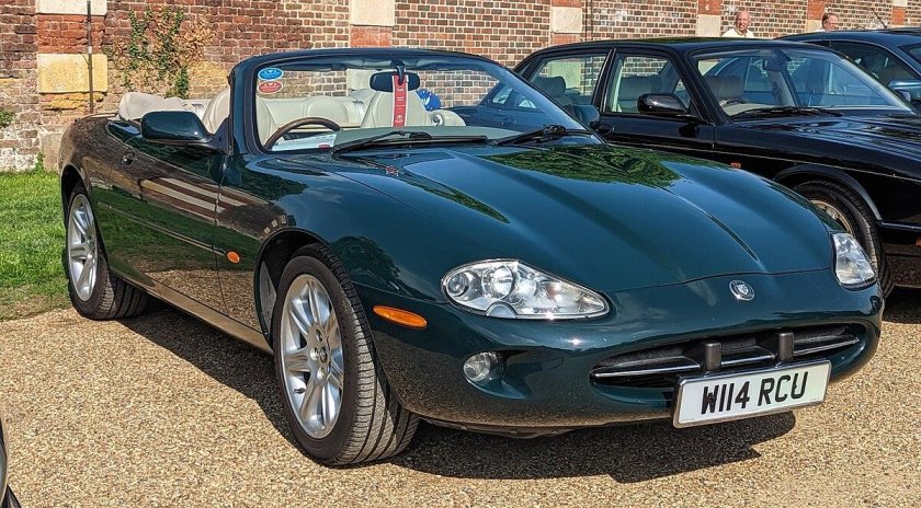 Jaguar XK 2000