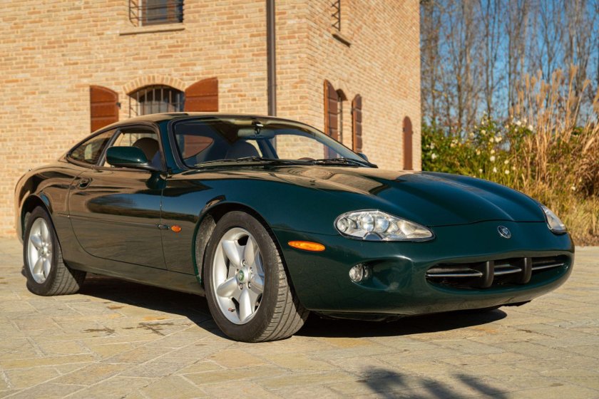 Jaguar xkr coupe 1998