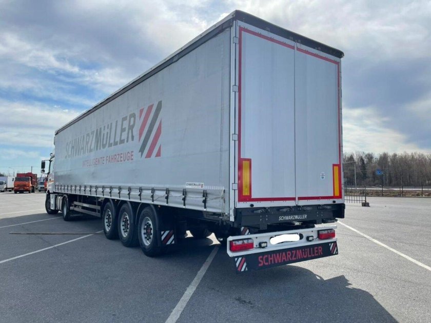 Шторный полуприцеп schwarzmuller