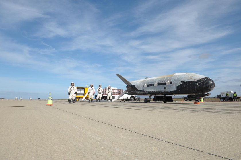 Орбитальный самолёт x-37b