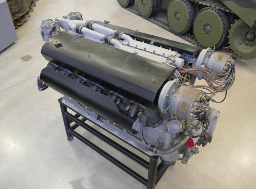 Танковый двигатель