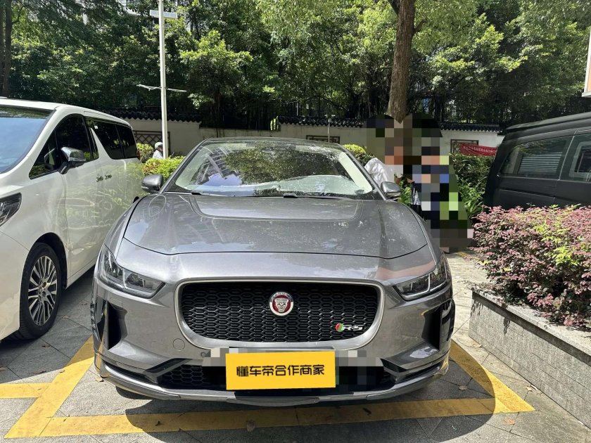 Автомобиль jaguar