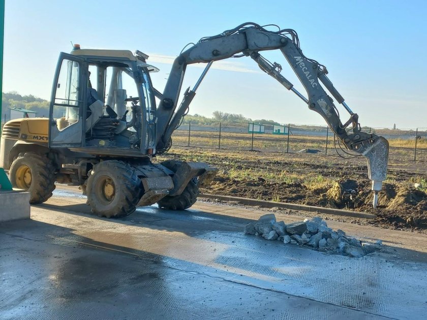 Полноповоротный экскаватор