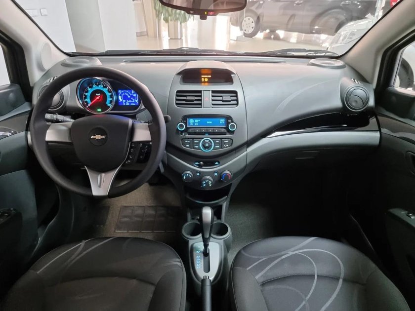 Chevrolet Spark 2022 салон