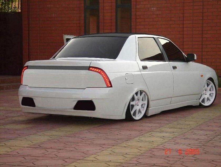 Лада Приора седан белая 2170