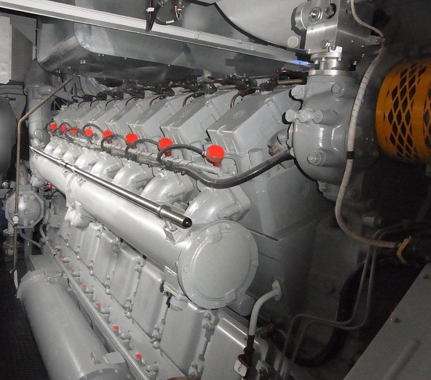 Дизель тепловоза 2тэ25км