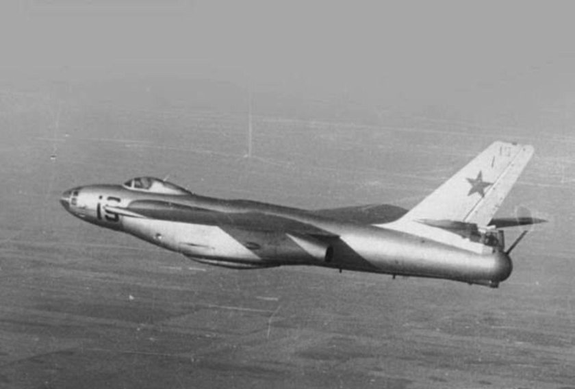 Фронтовой бомбардировщик ил-28