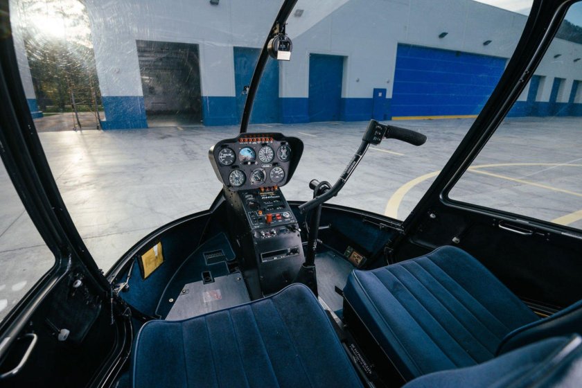 Robinson r66 кабина