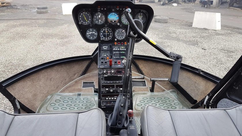 Кабина вертолета Robinson r44