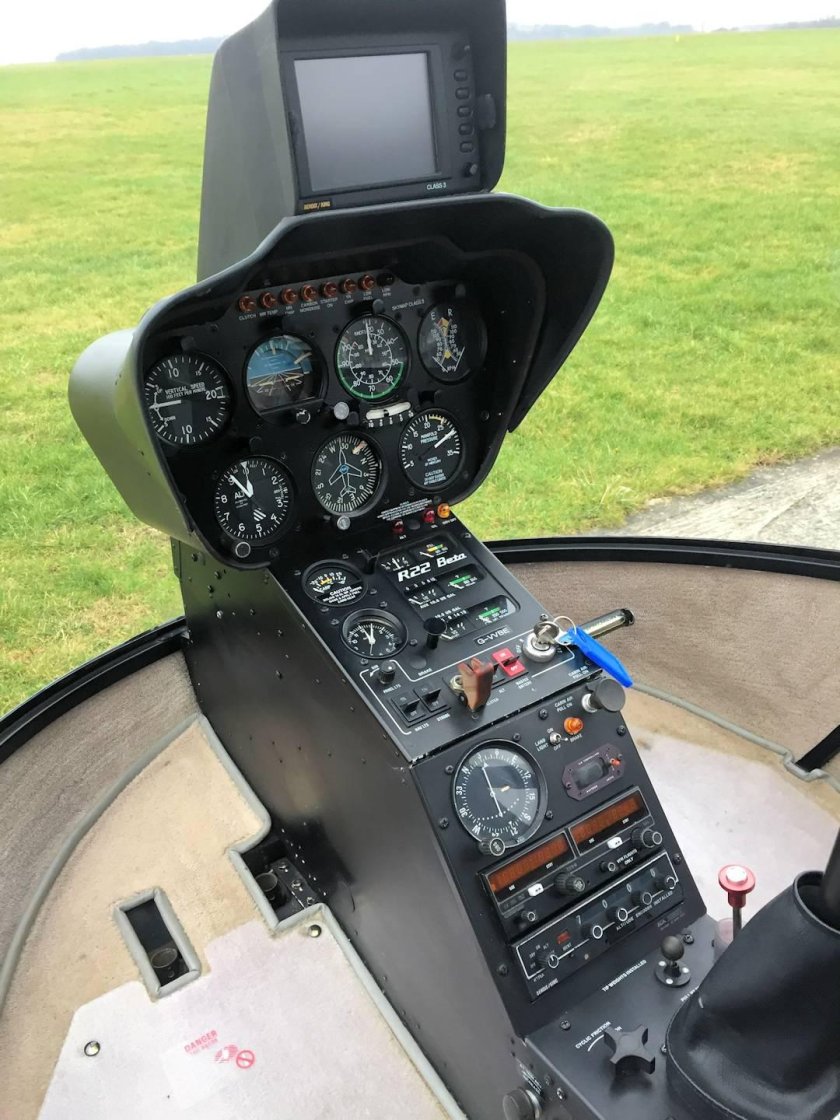 Robinson r22 кабина