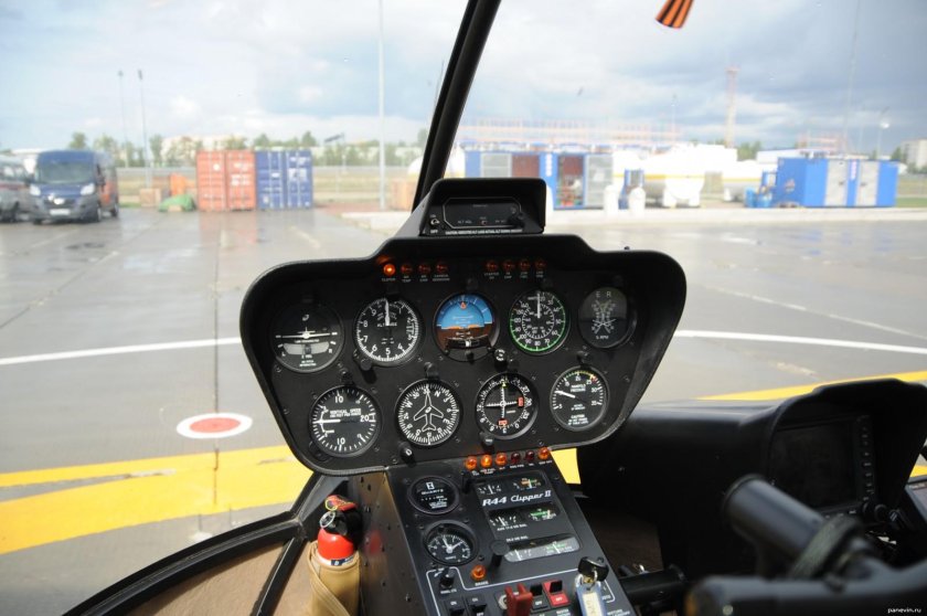 Кабина вертолета Robinson r44