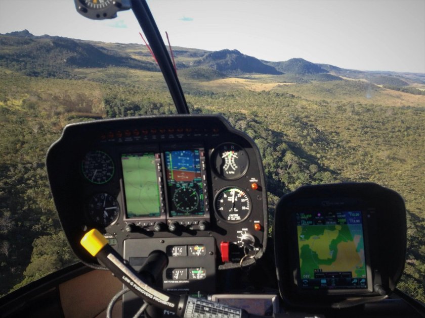 Кабина вертолета Robinson r44