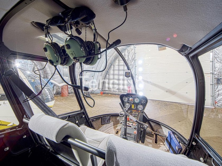 Кабина вертолета Robinson r44