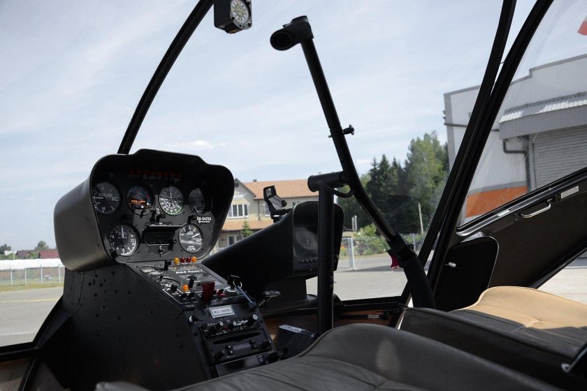 Кабина вертолета Robinson r44