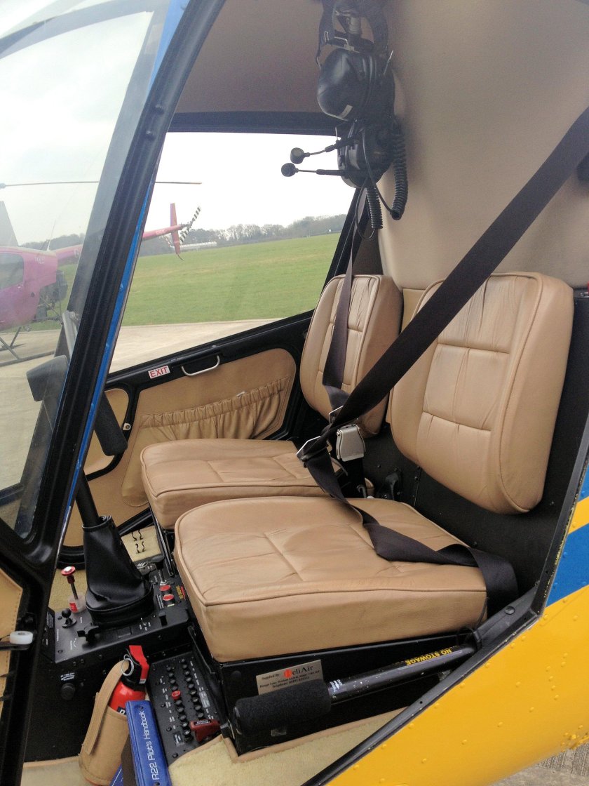 Robinson r66 кабина