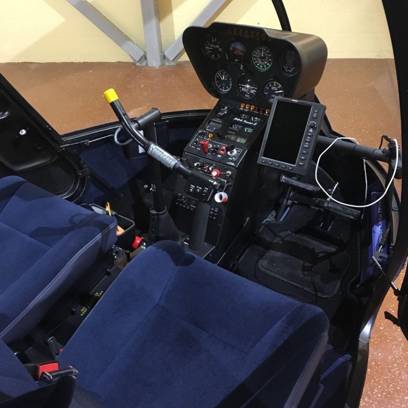 Кабина вертолета Robinson r44
