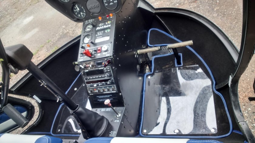 Кабина вертолета Robinson r44