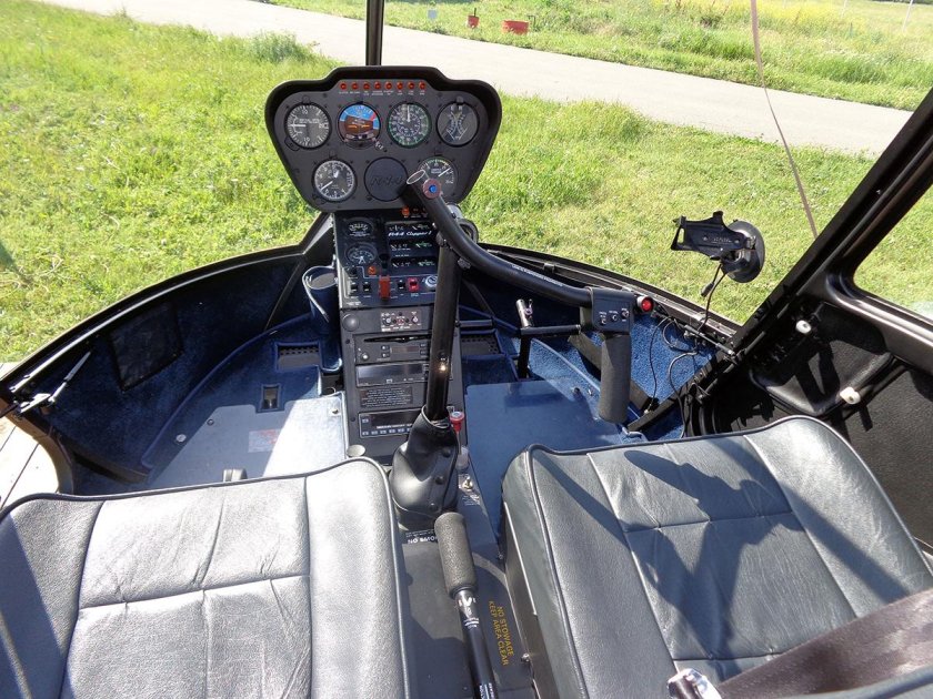 Кабина вертолета Robinson r44