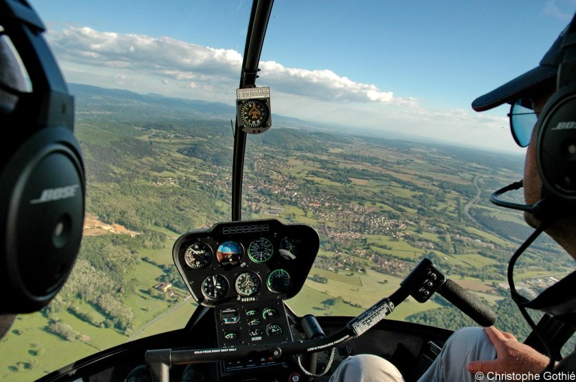 Кабина вертолета Robinson r44