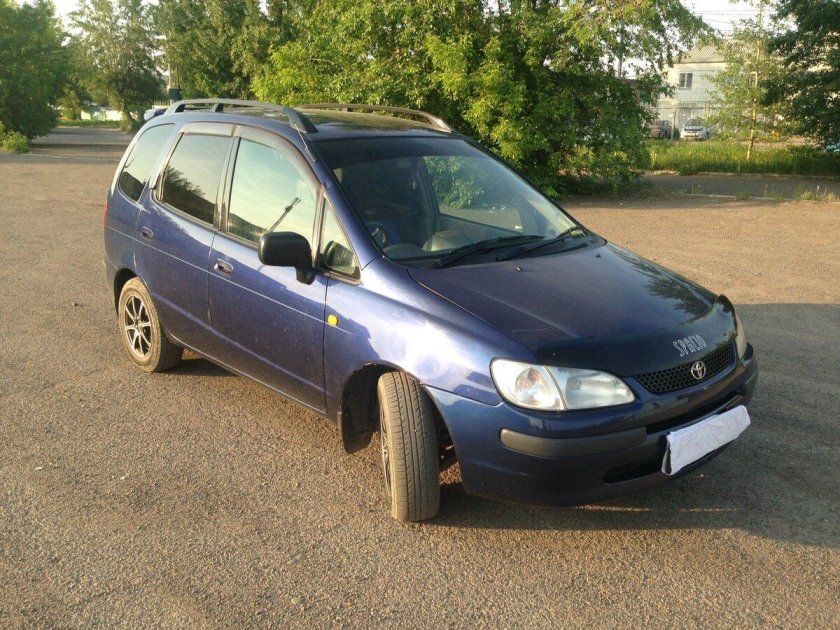Тайота каролла Спасио 1997
