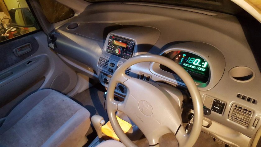 Toyota Corolla Spacio 1997 салон