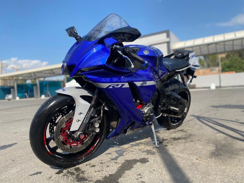 Yamaha yzf r 1 m