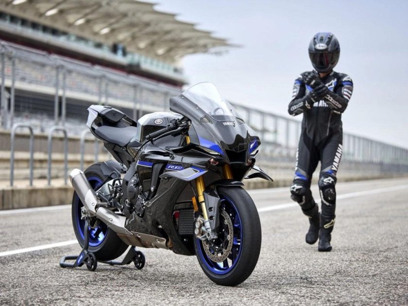 Yamaha r 1 m