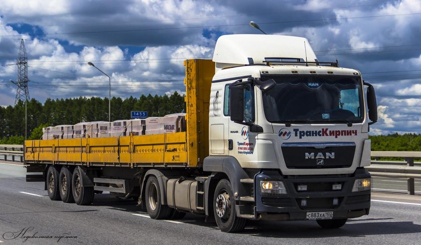 Ман с полуприцепом