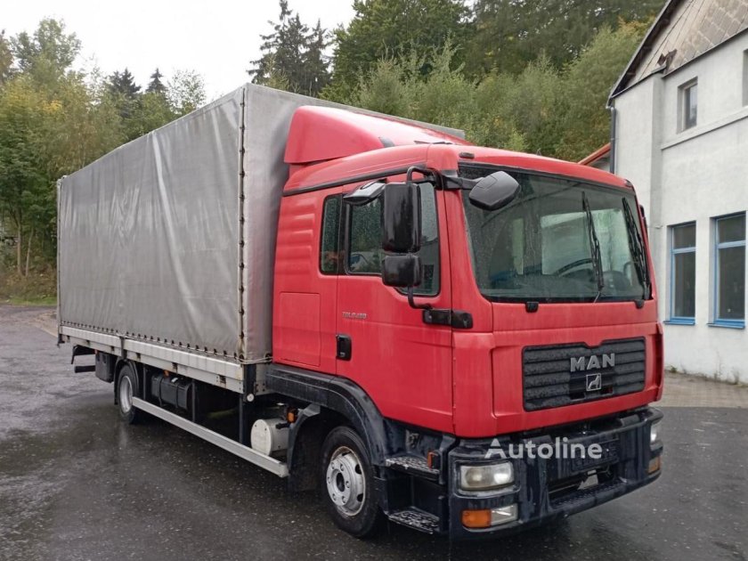 Тентованный грузовик