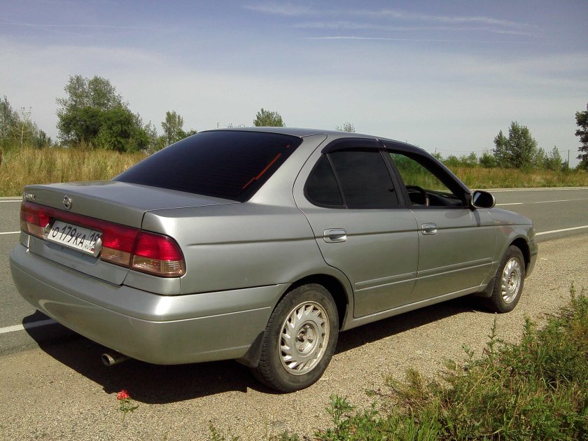 Nissan Sunny 2003