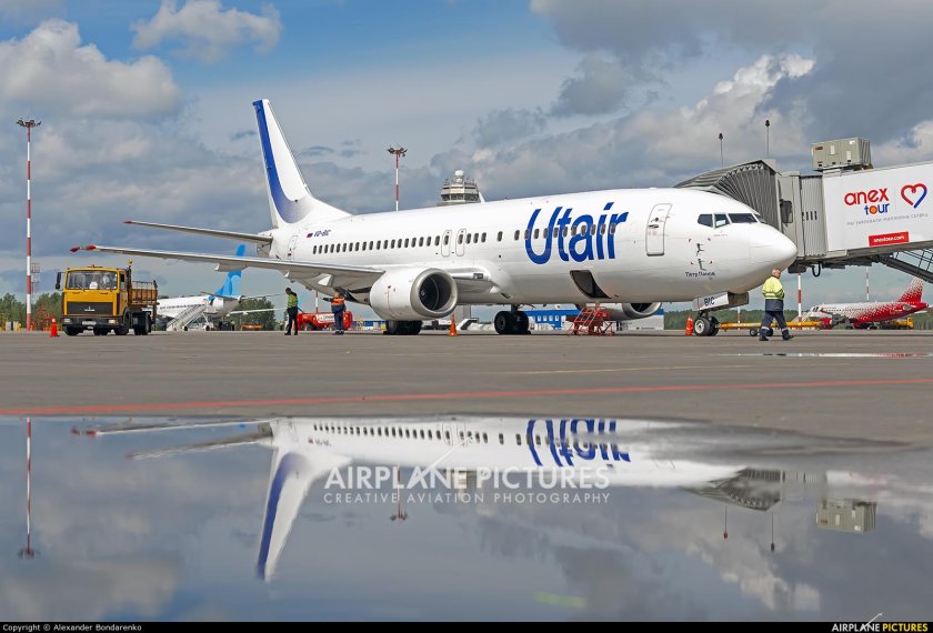 Boeing 737-400 UTAIR