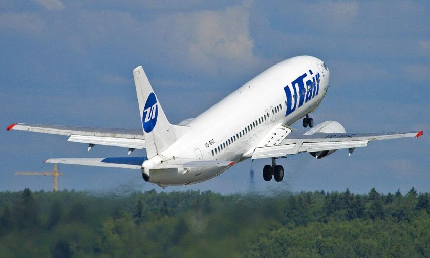 Boeing 737-400 UTAIR