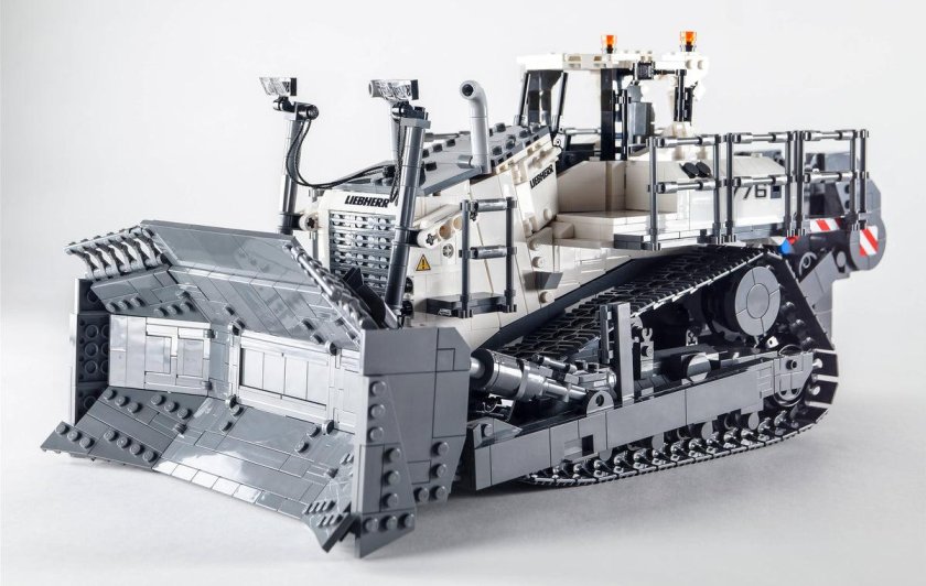 Лего техник бульдозер Cat d11