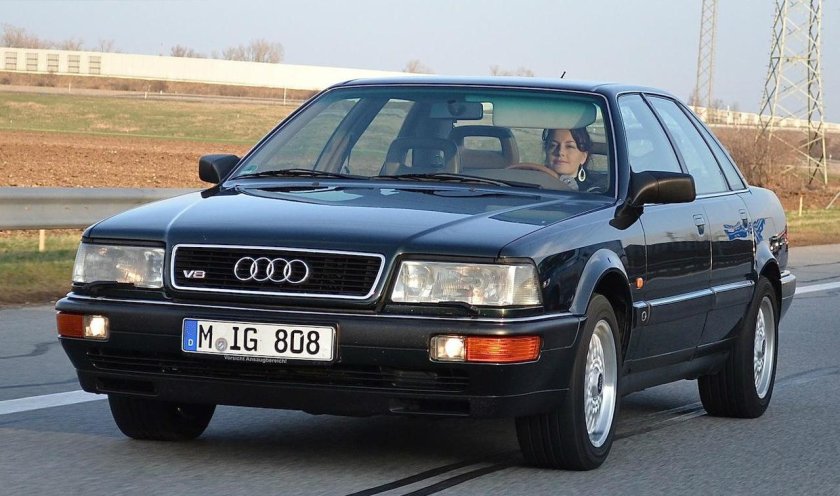 Audi v8