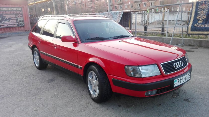 Ауди 100 универсал