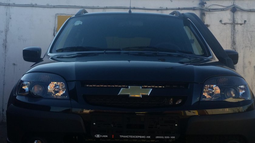 Чёрные фары Нива Шевроле