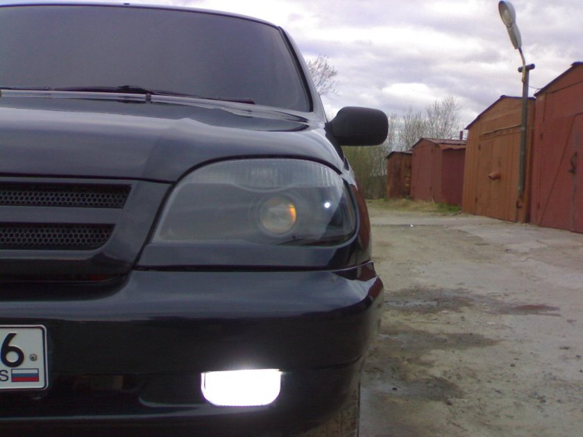 Черные фары Нива Шевроле дорест