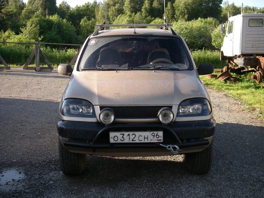 Чёрные фары Нива Шевроле