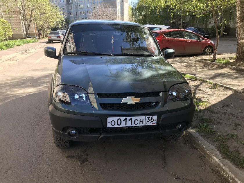 Чёрные фары Нива Шевроле