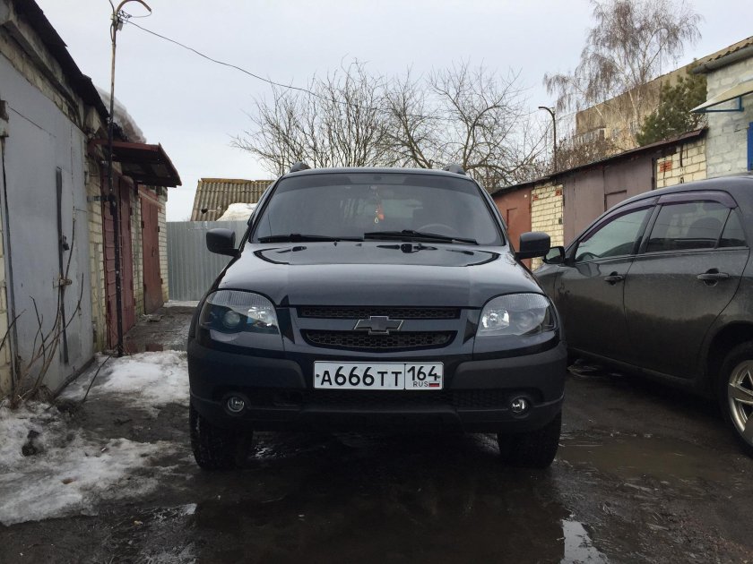 Чёрные фары Нива Шевроле