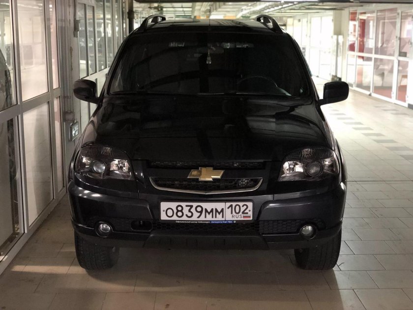 Чёрные фары Нива Шевроле