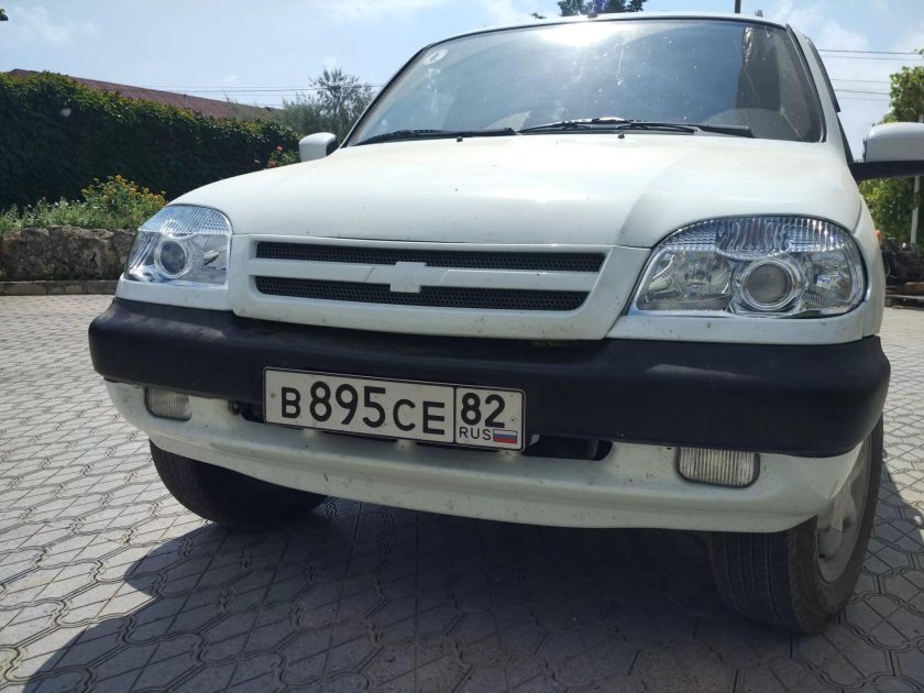 Чёрные фары Нива Шевроле