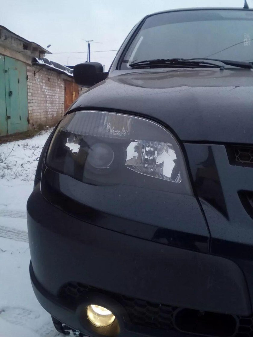 Чёрные фары Нива Шевроле