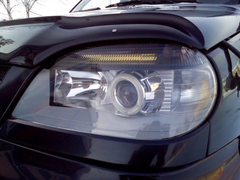 Чёрные фары Нива Шевроле