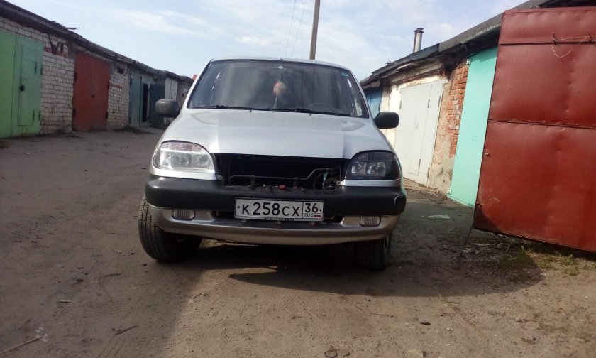 Чёрные фары Нива Шевроле