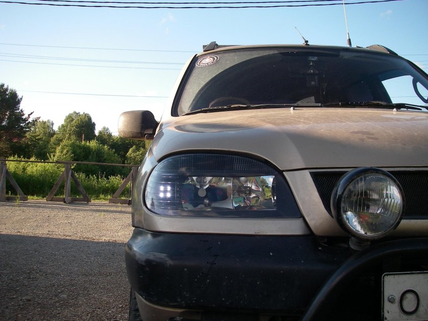 Чёрные фары Нива Шевроле