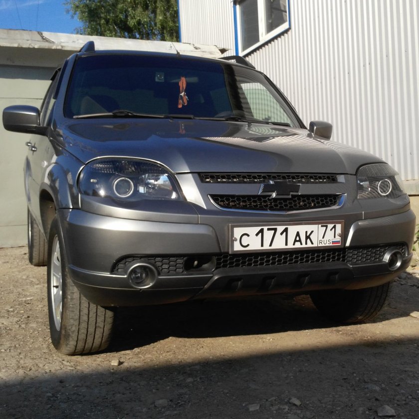 Чёрные фары Нива Шевроле